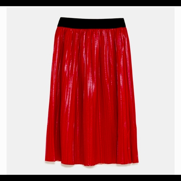 Zara red faux leather waxed-effect red skirt - Picture 2 of 4